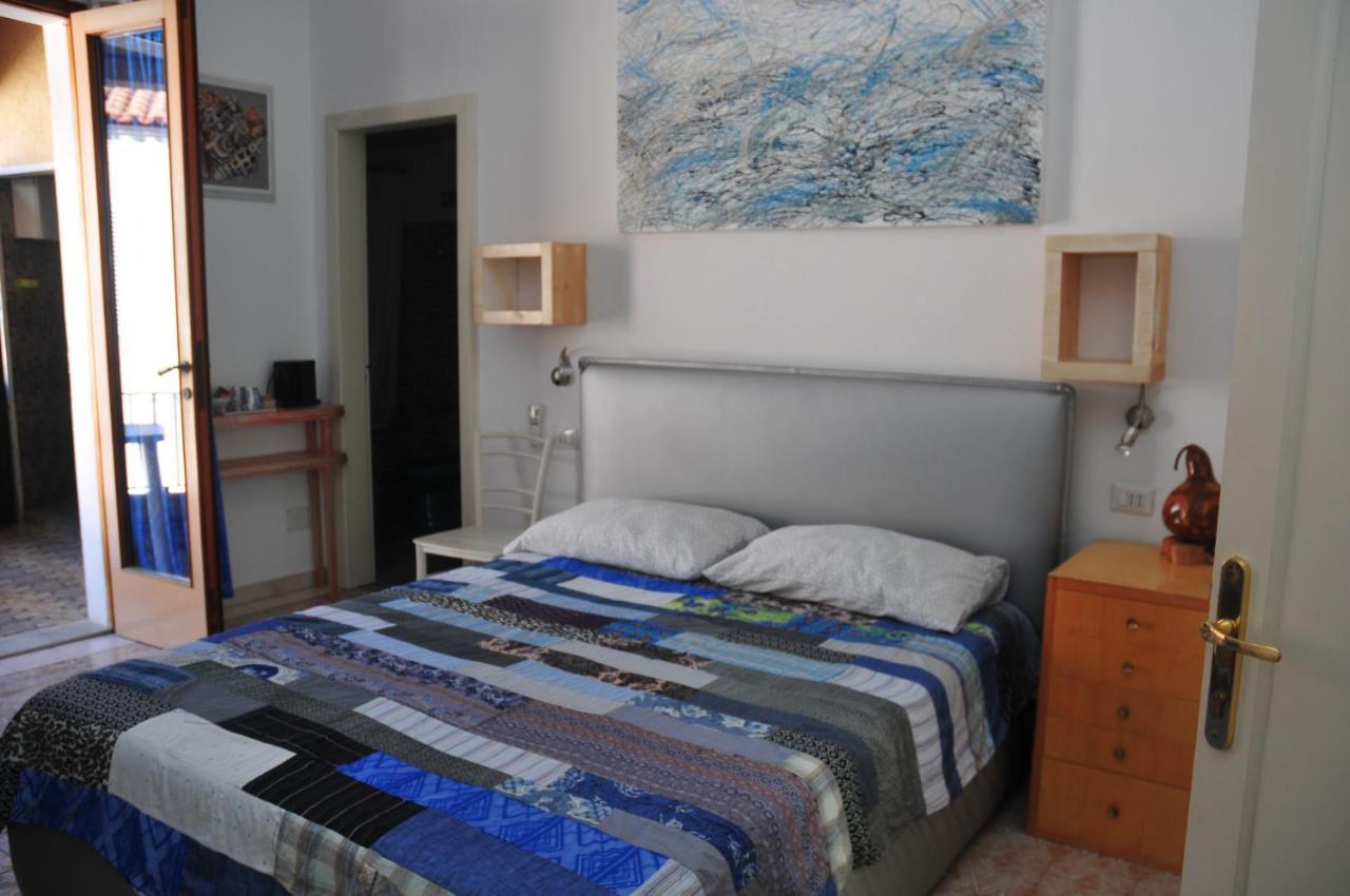 Il Giardino Di Tatiana Rooms & Breakfast La Maddalena  Exterior foto