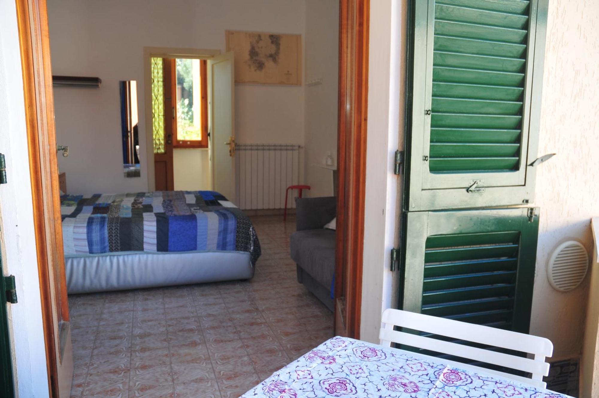 Il Giardino Di Tatiana Rooms & Breakfast La Maddalena  Habitación foto