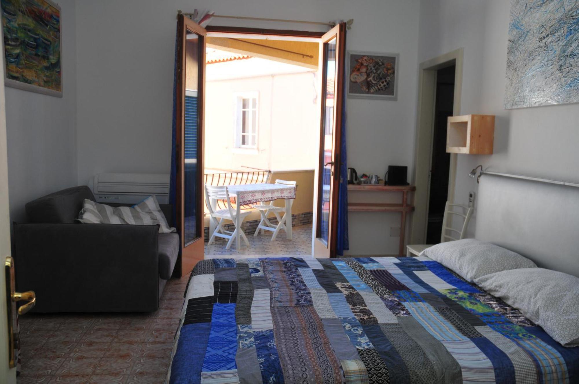Il Giardino Di Tatiana Rooms & Breakfast La Maddalena  Habitación foto