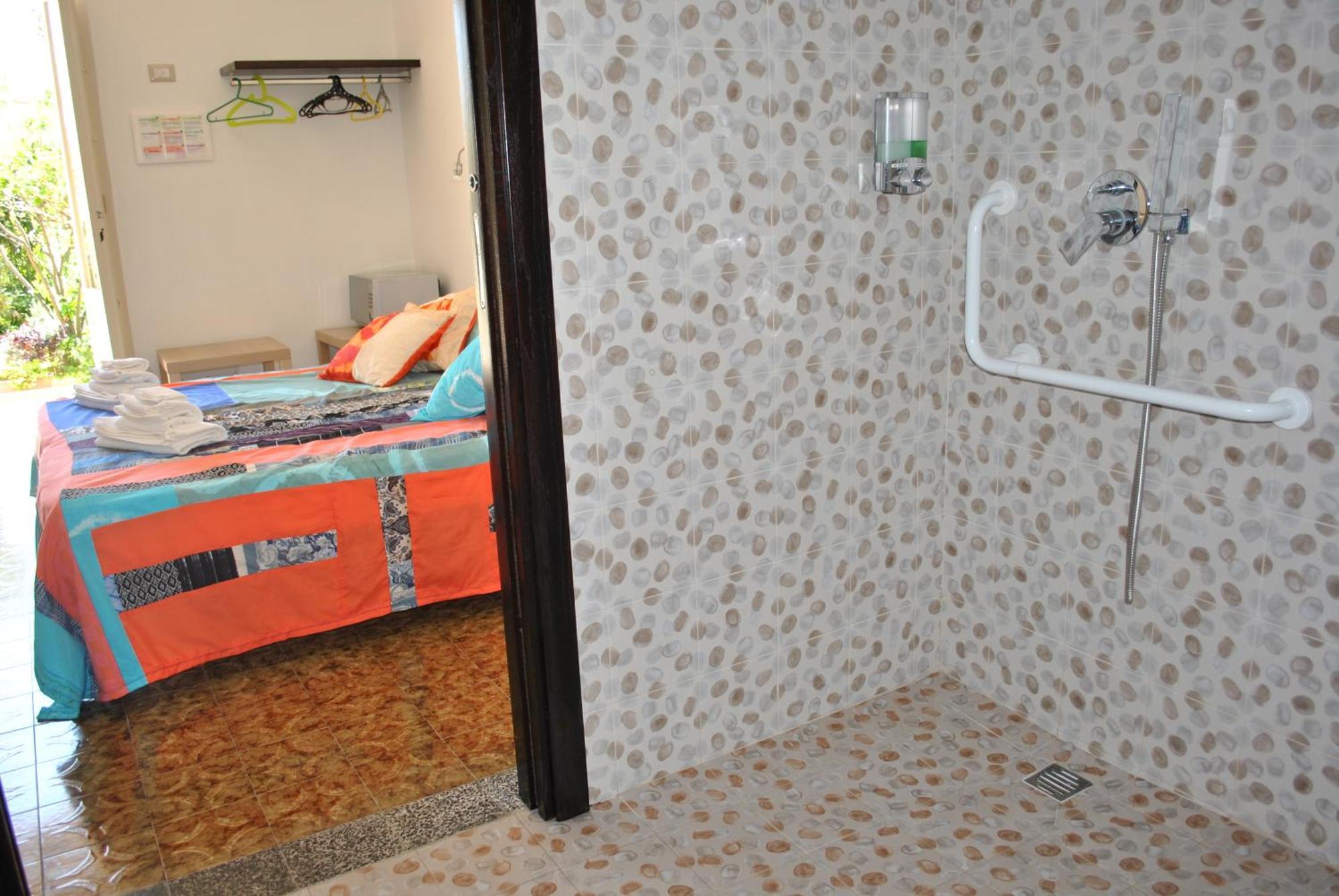 Il Giardino Di Tatiana Rooms & Breakfast La Maddalena  Habitación foto